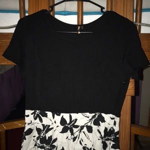 Black and White floral dress-M